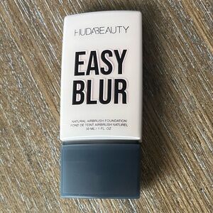 NEW HUDA BEAUTY Easy Blur Foundation - Milkshake 100B